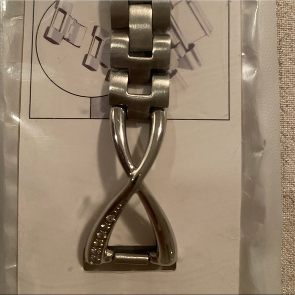 NWT Adjustable Apple Watch Band - Picture 3 of 5